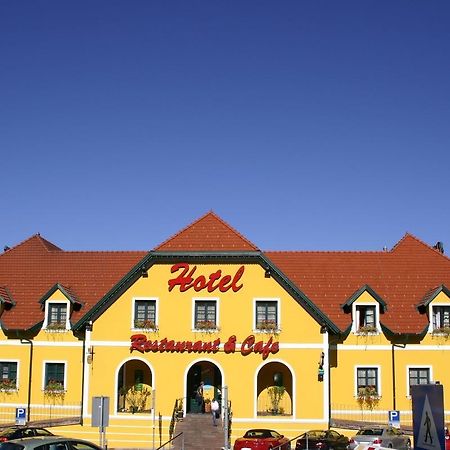 Autobahnrestaurant & Motorhotel Zoebern Eksteriør billede